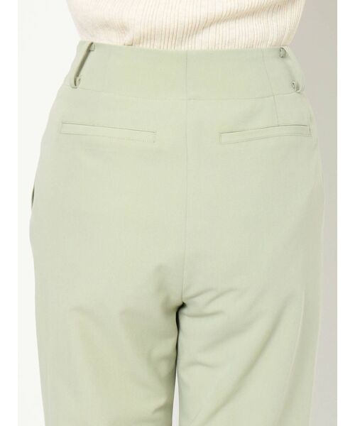 MURUA（ムルーア）の「ウエストタックテーパードパンツ（その他パンツ・レディース・ライトグリーン/ベージュ/ブラック・2/1）」の11枚目の写真