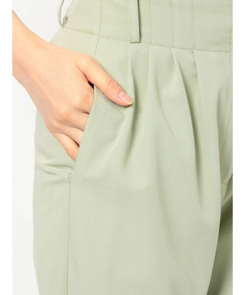MURUA（ムルーア）の「ウエストタックテーパードパンツ（その他パンツ・レディース・ライトグリーン/ベージュ/ブラック・2/1）」の12枚目の写真