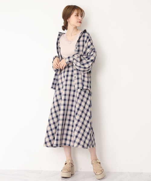 one after another NICE CLAUP（ワンアフターアナザーナイスクラップ）の「【Web限定】シャツ×フレアスカートセットアップ（ワンピース・レディース・オフホワイト/ブラック系その他/ブルー系その他/パープル・FREE）」の5枚目の写真