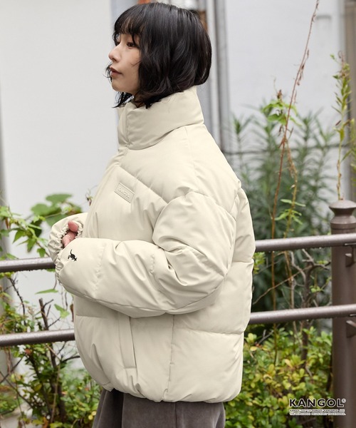 KANGOL(カンゴール)の「KANGOL/カンゴール 別注 ビッグシルエット ラバーネーム/ロゴ刺繍 ハイネック ボリュームスリーブ中綿ジャケット(ダウンジャケット/コート・メンズ・ライトグレー/ダークネイビー/ブラック/ブラウン/チャコール/グリーン系/オリーブ/ライトベージュ/アッシュブラウン/アイボリー/チャコールグレー/ライトグリーン・L/M/S)」の15枚目の写真