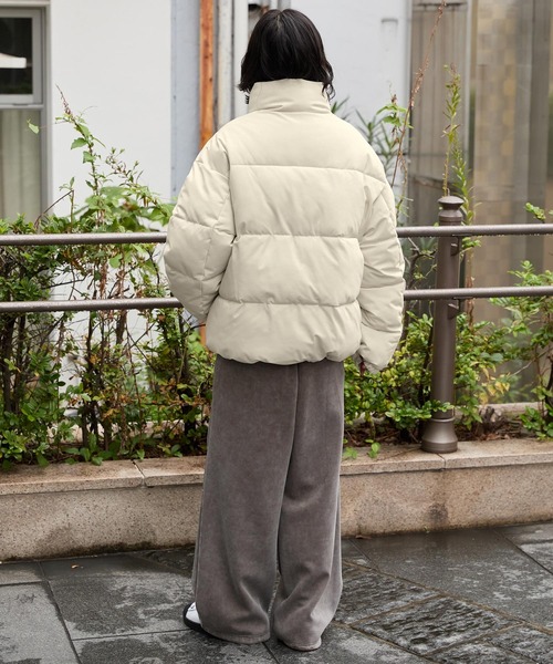 KANGOL(カンゴール)の「KANGOL/カンゴール 別注 ビッグシルエット ラバーネーム/ロゴ刺繍 ハイネック ボリュームスリーブ中綿ジャケット(ダウンジャケット/コート・メンズ・ライトグレー/ダークネイビー/ブラック/ブラウン/チャコール/グリーン系/オリーブ/ライトベージュ/アッシュブラウン/アイボリー/チャコールグレー/ライトグリーン・L/M/S)」の19枚目の写真