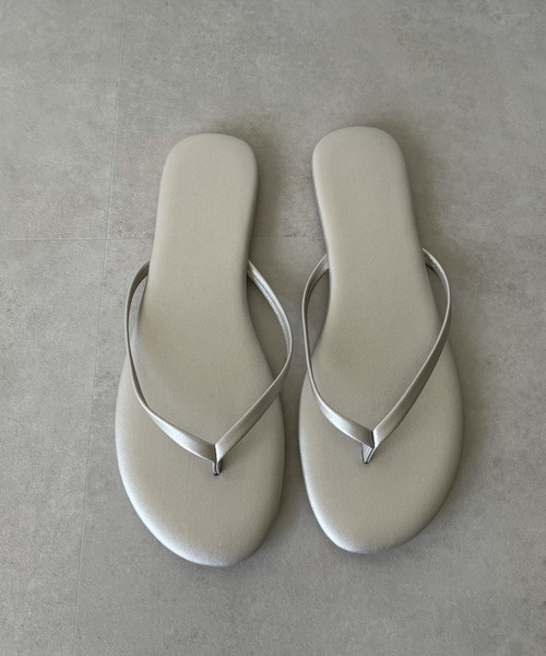 y/m by misato（イムバイミサト）の「トングサンダル（サンダル・レディース・シルバー/ベージュ/ブラック・LARGE/MEDIUM）」の3枚目の写真