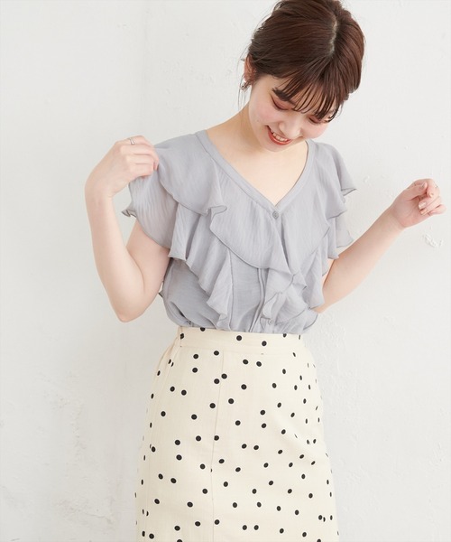 natural couture(ナチュラルクチュール)の「ふんわりラッフルデザインブラウス(シャツ/ブラウス・レディース・ブラック/その他1/その他2/オフホワイト/ライトグレー・FREE)」の2枚目の写真