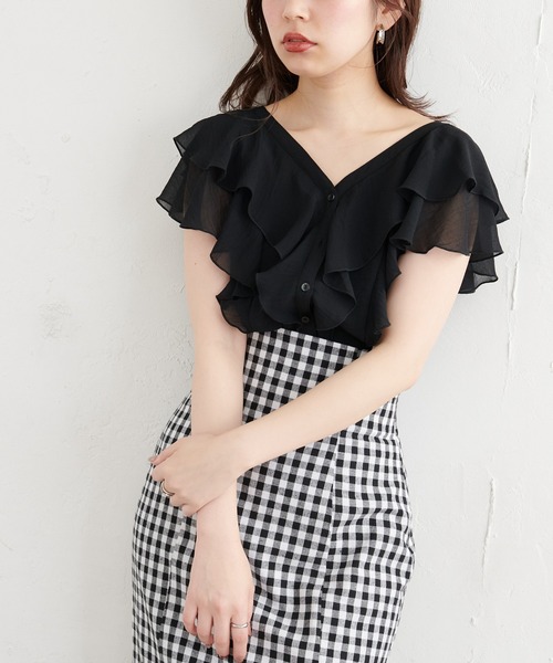 natural couture(ナチュラルクチュール)の「ふんわりラッフルデザインブラウス(シャツ/ブラウス・レディース・ブラック/その他1/その他2/オフホワイト/ライトグレー・FREE)」の1枚目の写真