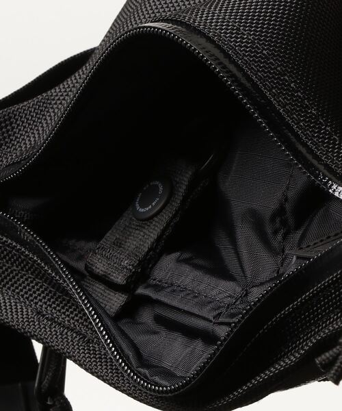 THE BROWN BUFFALO（ザブラウンバッファロー）の「THE BROWN BUFFALO/ザ ブラウンバッファロー　SUPPLYSLING BALLISTIC BLACK（ボディバッグ/ウエストポーチ・レディース・ブラック・FREE）」の4枚目の写真