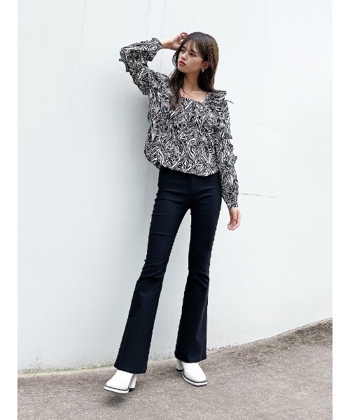 ENVYM(アンビー)の「ラッフルBlouse(シャツ/ブラウス・レディース・ゼブラ/ブラック・FREE)」の6枚目の写真