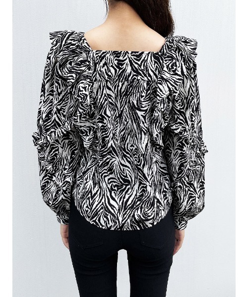ENVYM(アンビー)の「ラッフルBlouse(シャツ/ブラウス・レディース・ゼブラ/ブラック・FREE)」の5枚目の写真