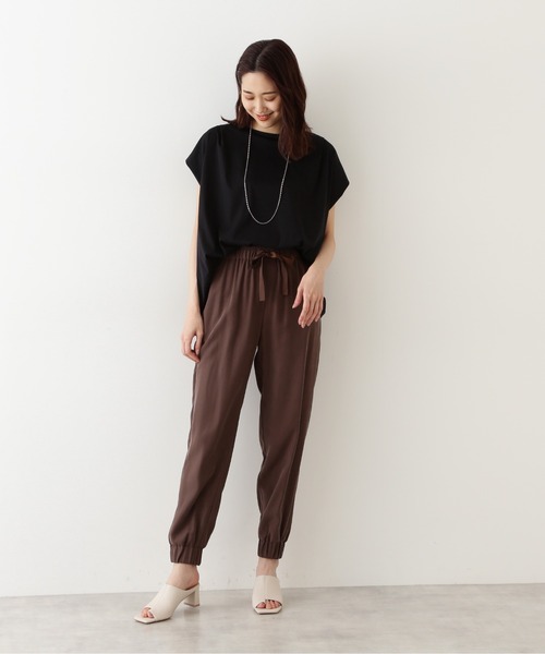 NATURAL BEAUTY BASIC（ナチュラルビューティーベーシック）の「オーガニックコットンショルダータックフォルムカットソー（Tシャツ/カットソー・レディース・ブラック/ベージュ/ラベンダー・MEDIUM）」の6枚目の写真