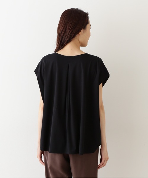 NATURAL BEAUTY BASIC（ナチュラルビューティーベーシック）の「オーガニックコットンショルダータックフォルムカットソー（Tシャツ/カットソー・レディース・ブラック/ベージュ/ラベンダー・MEDIUM）」の11枚目の写真