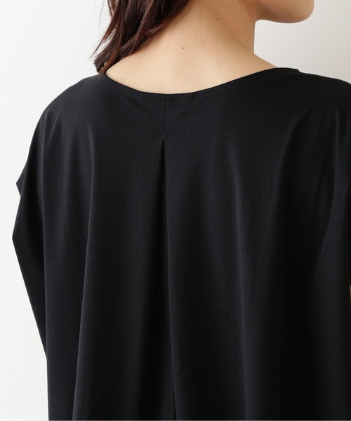 NATURAL BEAUTY BASIC（ナチュラルビューティーベーシック）の「オーガニックコットンショルダータックフォルムカットソー（Tシャツ/カットソー・レディース・ブラック/ベージュ/ラベンダー・MEDIUM）」の16枚目の写真