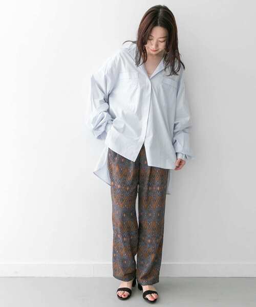 KBF+(ケービーエフプラス)の「KBF+ ロングシャーリングシャツ∴∴(シャツ/ブラウス・レディース・ロイヤルブルー・ONE)」の2枚目の写真
