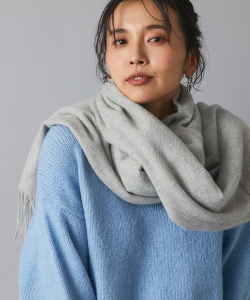 RIVE DROITE（リヴドロワ）の「巻き方次第で色々なアレンジが楽しめる　カシミヤストール（ストール/ショール・レディース・イエロー/アイボリー/グレー/レッド・FREE）」の3枚目の写真