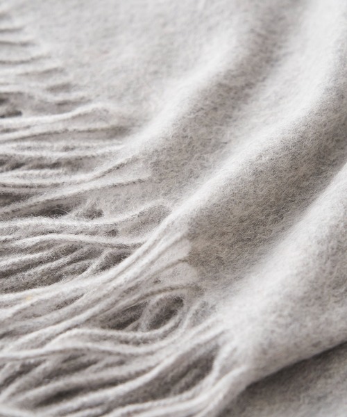 RIVE DROITE（リヴドロワ）の「巻き方次第で色々なアレンジが楽しめる　カシミヤストール（ストール/ショール・レディース・イエロー/アイボリー/グレー/レッド・FREE）」の15枚目の写真