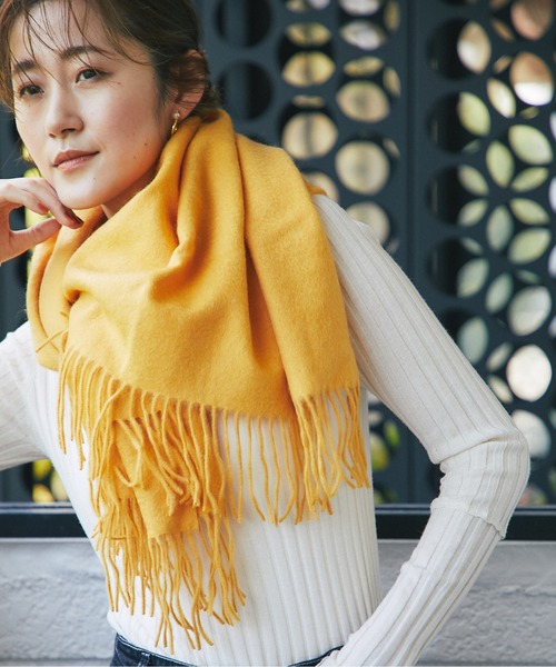 RIVE DROITE（リヴドロワ）の「巻き方次第で色々なアレンジが楽しめる　カシミヤストール（ストール/ショール・レディース・イエロー/アイボリー/グレー/レッド・FREE）」の8枚目の写真