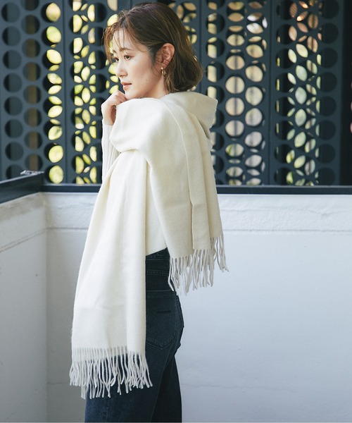 RIVE DROITE（リヴドロワ）の「巻き方次第で色々なアレンジが楽しめる　カシミヤストール（ストール/ショール・レディース・イエロー/アイボリー/グレー/レッド・FREE）」の11枚目の写真