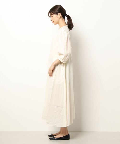 note et silence (ノートエシロンス)の「◇【AMB100貨】ハイツイストジョーゼット ギャザーワンピース(ワンピース・レディース・オフホワイト/グレー・FREE)」の16枚目の写真