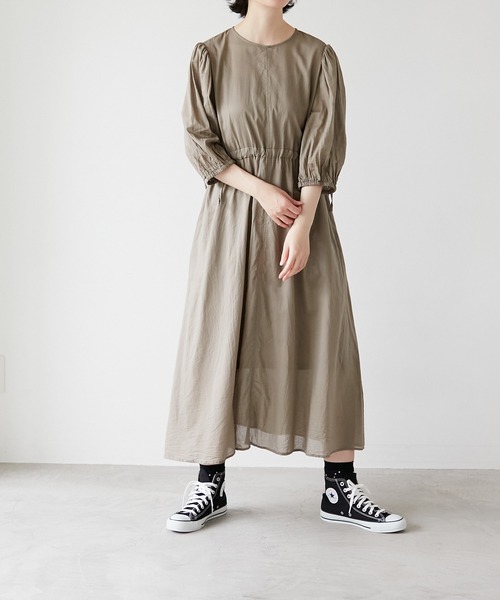 note et silence (ノートエシロンス)の「◇【AMB100貨】ハイツイストジョーゼット ギャザーワンピース(ワンピース・レディース・オフホワイト/グレー・FREE)」の2枚目の写真