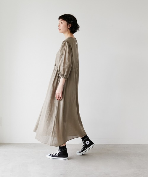 note et silence (ノートエシロンス)の「◇【AMB100貨】ハイツイストジョーゼット ギャザーワンピース(ワンピース・レディース・オフホワイト/グレー・FREE)」の20枚目の写真