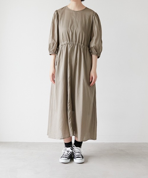 note et silence (ノートエシロンス)の「◇【AMB100貨】ハイツイストジョーゼット ギャザーワンピース(ワンピース・レディース・オフホワイト/グレー・FREE)」の4枚目の写真