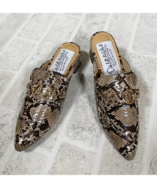 DULCIS REGALO（ドルキス レガロ）の「DulcisRegalo(ドルキスレガロ) ゴールドチェーン付きポインテッドトゥ ミュール（パンプス・レディース・ブラック/パイソン/ダークブラウン・M/L/LL/S）」の11枚目の写真