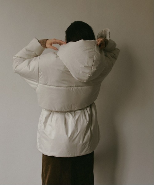 CASA FLINE（カーサフライン）の「中綿ボリュームショートコート（その他アウター・レディース・ホワイト/ブラック・FREE）」の7枚目の写真
