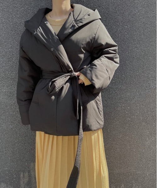 CASA FLINE（カーサフライン）の「中綿ボリュームショートコート（その他アウター・レディース・ホワイト/ブラック・FREE）」の3枚目の写真