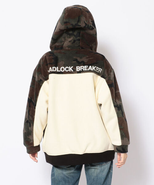 AVIREX(アヴィレックス)の「2TONE BIG FLEECE PARKA/ 2トーン ビッグフリースパーカー(ブルゾン・レディース・ネイビー/アイボリー/カモフラージュ・FREE)」の3枚目の写真