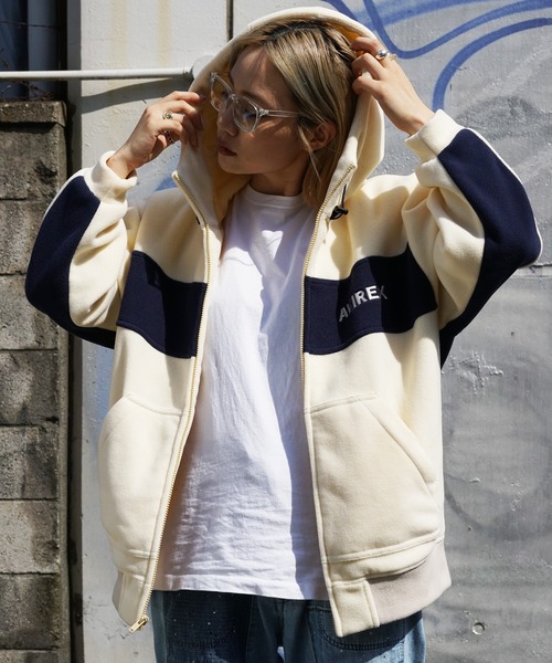 AVIREX(アヴィレックス)の「2TONE BIG FLEECE PARKA/ 2トーン ビッグフリースパーカー(ブルゾン・レディース・ネイビー/アイボリー/カモフラージュ・FREE)」の1枚目の写真