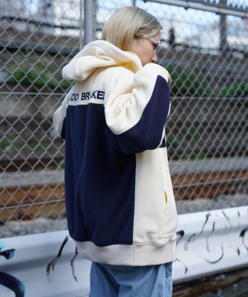 AVIREX(アヴィレックス)の「2TONE BIG FLEECE PARKA/ 2トーン ビッグフリースパーカー(ブルゾン・レディース・ネイビー/アイボリー/カモフラージュ・FREE)」の10枚目の写真