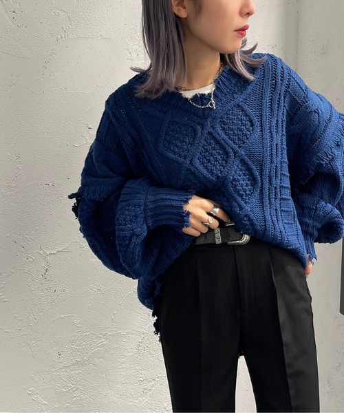 apres jour mignon(アプレジュールミニョン)の「ダメージケーブルニット【ZOZOTOWN限定アイテム】(ニット/セーター・レディース・ブラック/ダークグリーン/アイボリー/マスタード/オレンジ/ブルー・X-LARGE/フリー)」の4枚目の写真