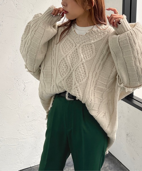 apres jour mignon(アプレジュールミニョン)の「ダメージケーブルニット【ZOZOTOWN限定アイテム】(ニット/セーター・レディース・ブラック/ダークグリーン/アイボリー/マスタード/オレンジ/ブルー・X-LARGE/フリー)」の2枚目の写真