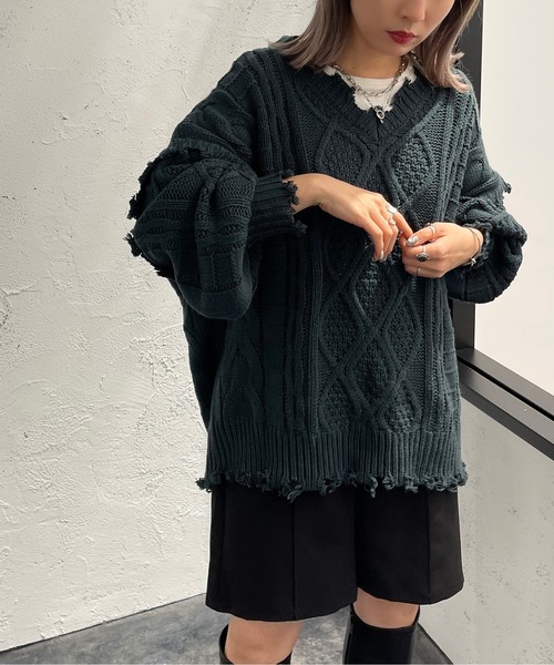 apres jour mignon(アプレジュールミニョン)の「ダメージケーブルニット【ZOZOTOWN限定アイテム】(ニット/セーター・レディース・ブラック/ダークグリーン/アイボリー/マスタード/オレンジ/ブルー・X-LARGE/フリー)」の7枚目の写真