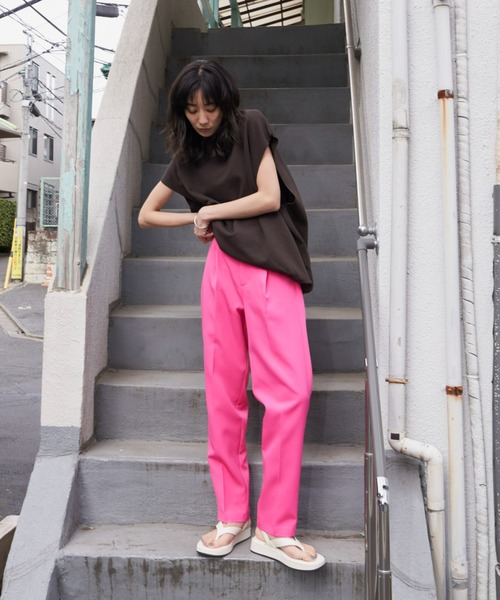 カラータックテーパードパンツ