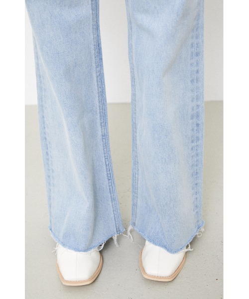 LAGUA GEM(ラグアジェム)の「FLOR LOOSE FLARE DENIM(デニムパンツ・レディース・ワンウォッシュ/ライトブルー・22inch/25inch/24inch/23inch/26inch)」の19枚目の写真