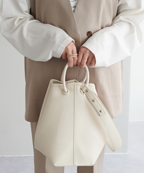 DISCOAT(ディスコート)の「【3WAY/WEB限定】ワンハンドル付3wayバッグ(トートバッグ・レディース・ブラック/ベージュ/ブラウン・FREE)」の16枚目の写真