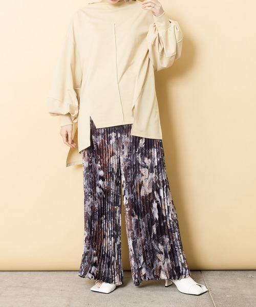 OSMOSIS（オズモーシス）の「ボリュームスリーブプルオーバー（スウェット・レディース・ブラック/ライトカーキ/ライトベージュ・ONE SIZE）」の5枚目の写真