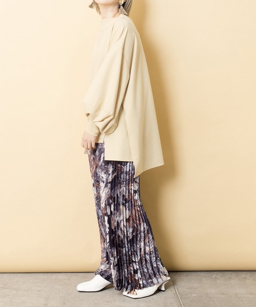 OSMOSIS（オズモーシス）の「ボリュームスリーブプルオーバー（スウェット・レディース・ブラック/ライトカーキ/ライトベージュ・ONE SIZE）」の7枚目の写真