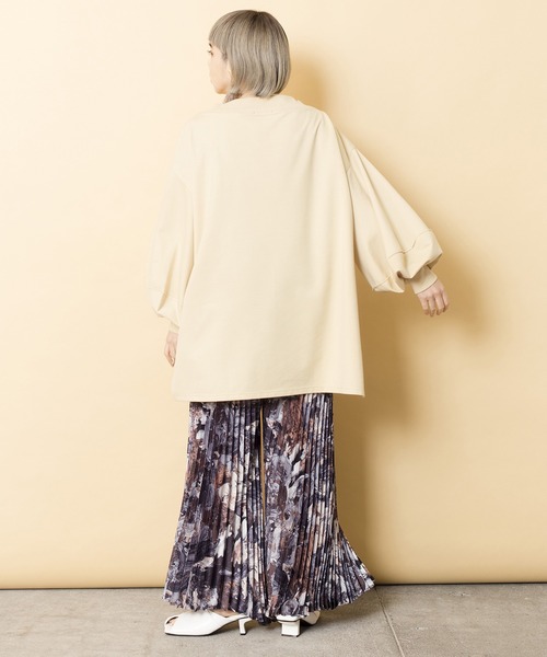 OSMOSIS（オズモーシス）の「ボリュームスリーブプルオーバー（スウェット・レディース・ブラック/ライトカーキ/ライトベージュ・ONE SIZE）」の8枚目の写真