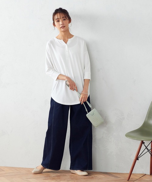 COMME CA ISM(コムサイズム)の「ヘンリーネック チュニック(Tシャツ/カットソー・レディース・ベージュ/ホワイト/ブラック・MEDIUM/LARGE)」の5枚目の写真