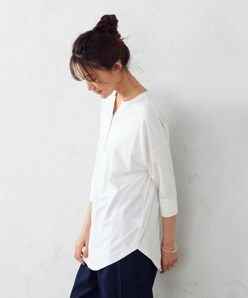 COMME CA ISM(コムサイズム)の「ヘンリーネック チュニック(Tシャツ/カットソー・レディース・ベージュ/ホワイト/ブラック・MEDIUM/LARGE)」の8枚目の写真