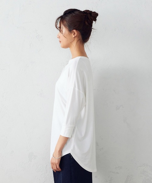 COMME CA ISM(コムサイズム)の「ヘンリーネック チュニック(Tシャツ/カットソー・レディース・ベージュ/ホワイト/ブラック・MEDIUM/LARGE)」の4枚目の写真