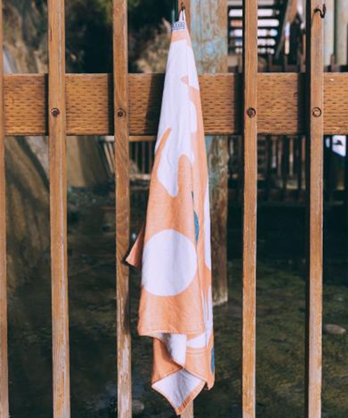 LEUS（レウス）の「【LEUS/レウス】BEACH TOWEL CHRIS NIXON　ビーチタオル（タオル・メンズ・ブルー・FREE）」の3枚目の写真