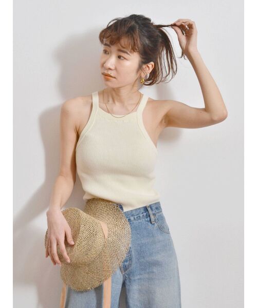 Ungrid(アングリッド)の「アメスリリブニットタンクトップ(タンクトップ・レディース・オフホワイト/ブラック/オレンジ/グリーン/ブルー・FREE)」の17枚目の写真
