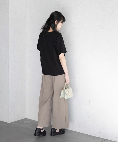 GeeRA（ジーラ）の「綿100％エンボス加工Ｔシャツ（Tシャツ/カットソー・レディース・ブラック/ホワイト・MEDIUM/LARGE/X-LARGE）」の8枚目の写真