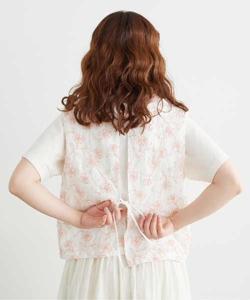 chambre de charme（シャンブルドゥシャーム）の「●cdc デージー刺繍 ベスト（ベスト・レディース・レッド/ホワイト・FREE）」の8枚目の写真