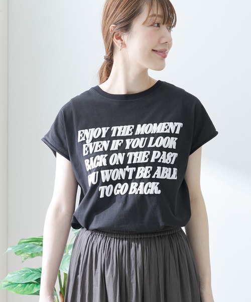 URBAN RESEARCH Sonny Label(アーバンリサーチサニーレーベル)の「メッセージプリントフレンチTシャツ(Tシャツ/カットソー・レディース・ホワイト系その他/ブラック/オフホワイト・FREE)」の1枚目の写真