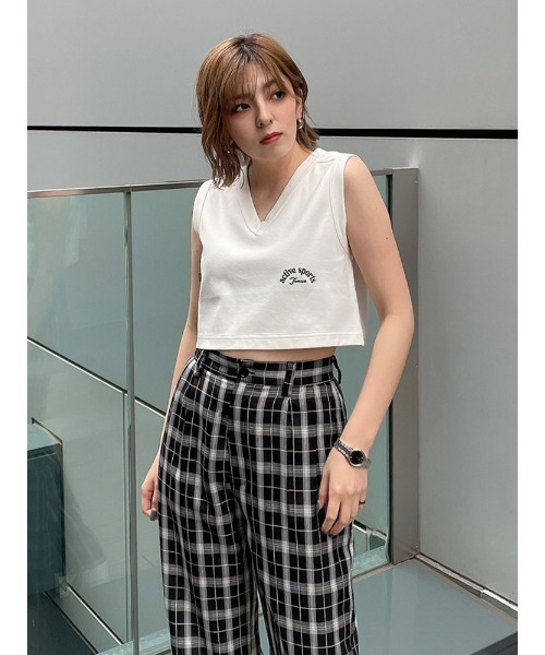 ENVYM（アンビー）の「ＶネックショートＴＯＰＳ（Tシャツ/カットソー・レディース・ホワイト/ブラック/ベージュ・FREE）」の2枚目の写真