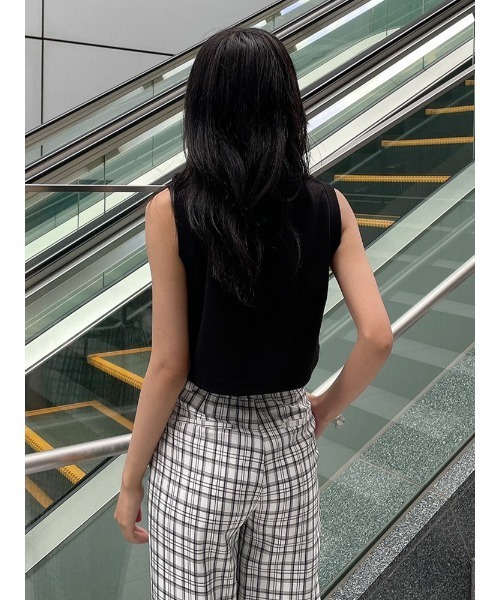 ENVYM（アンビー）の「ＶネックショートＴＯＰＳ（Tシャツ/カットソー・レディース・ホワイト/ブラック/ベージュ・FREE）」の5枚目の写真