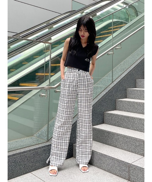 ENVYM（アンビー）の「ＶネックショートＴＯＰＳ（Tシャツ/カットソー・レディース・ホワイト/ブラック/ベージュ・FREE）」の6枚目の写真