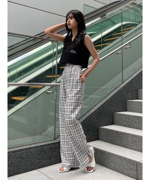 ENVYM（アンビー）の「ＶネックショートＴＯＰＳ（Tシャツ/カットソー・レディース・ホワイト/ブラック/ベージュ・FREE）」の7枚目の写真